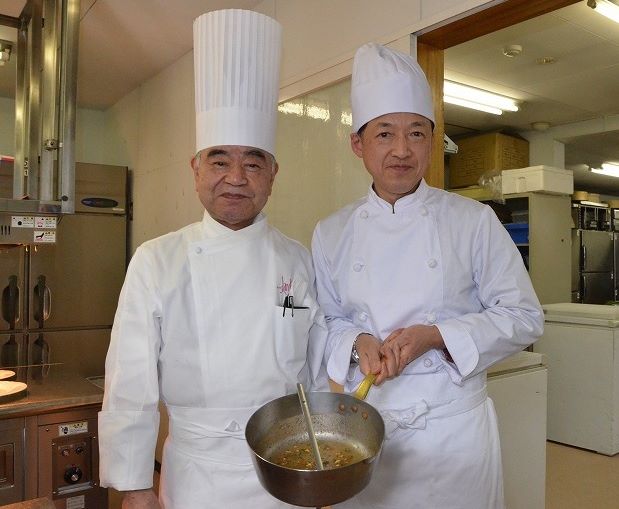 オーナーシェフとフレンチの師匠 黒味氏　owner and his mentor of French cooking Mr. Kuromi